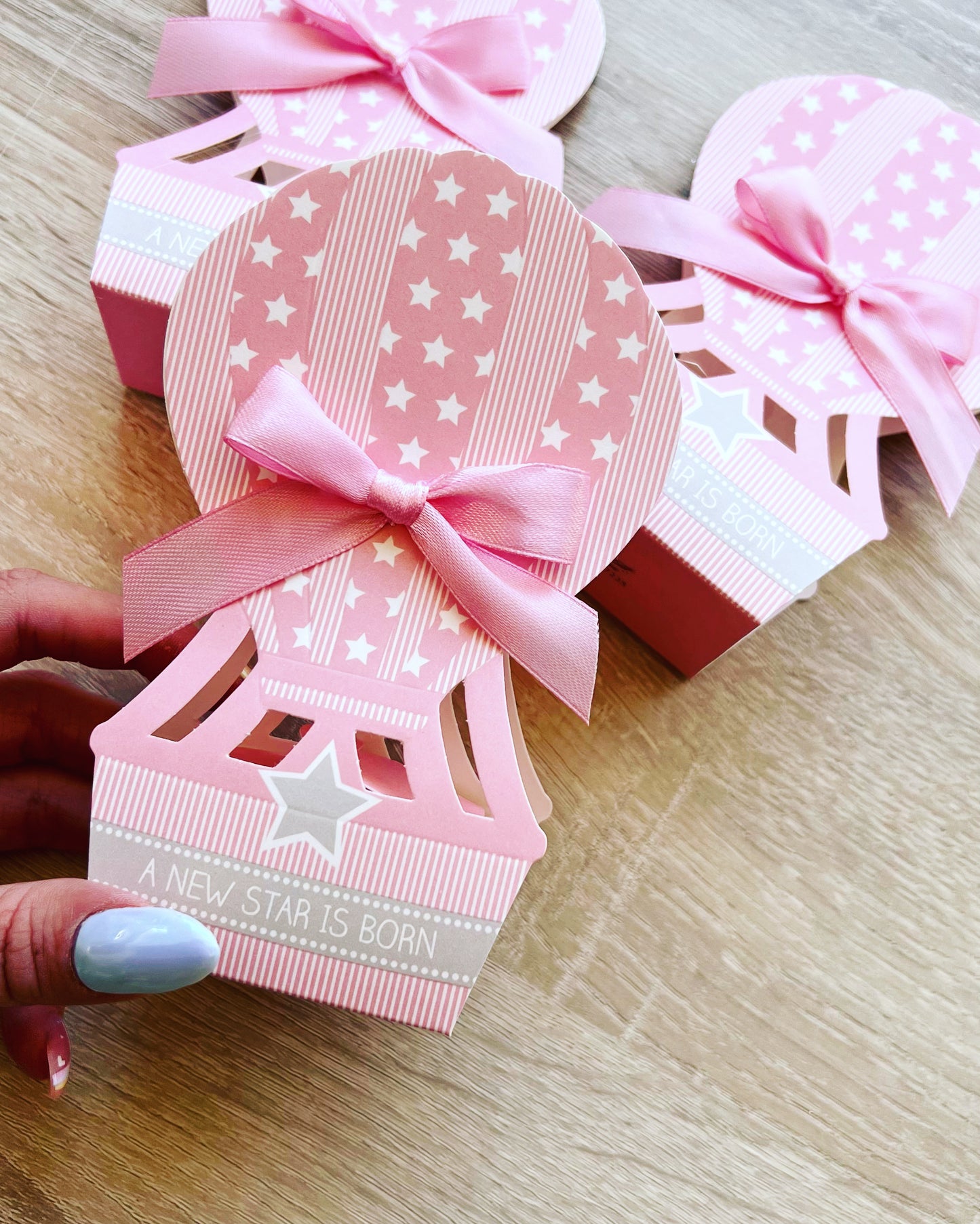 Bomboniera scatolina in cartoncino a forma di mongolfiera rosa