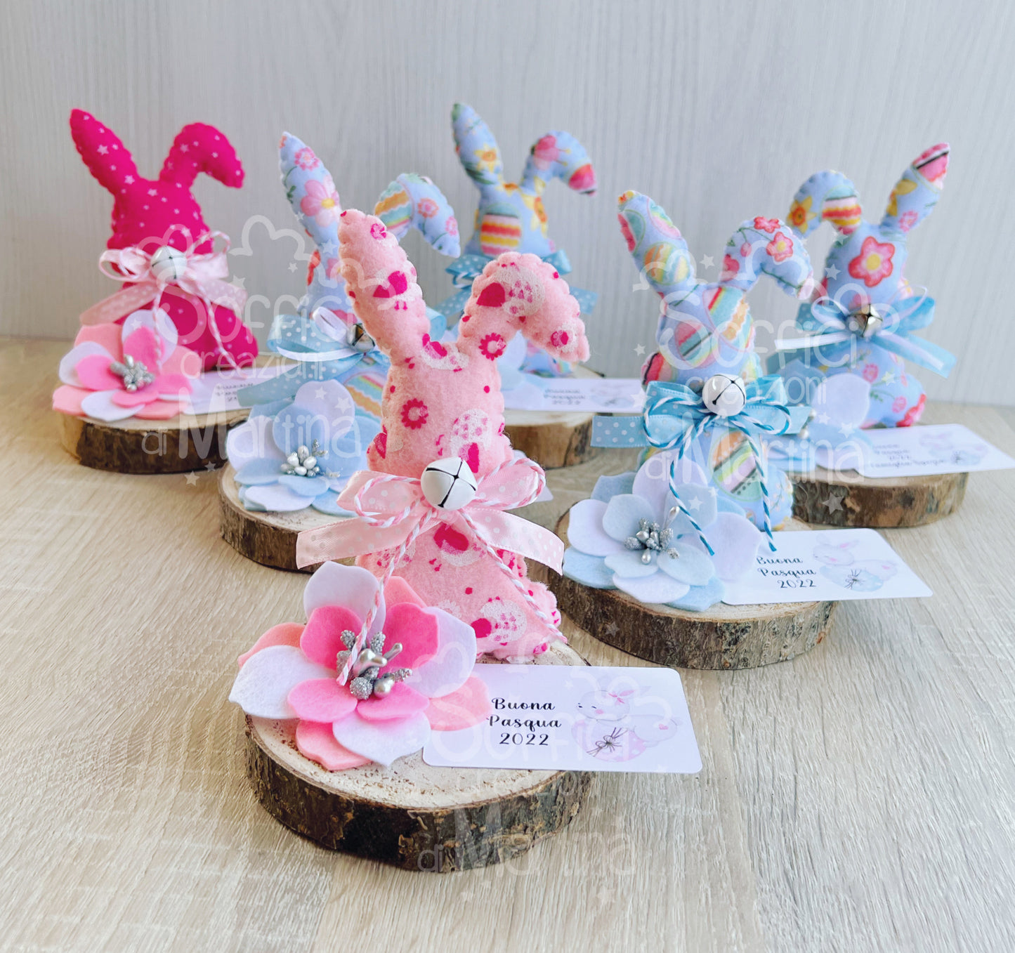 Coniglio in pannolenci su base di legno