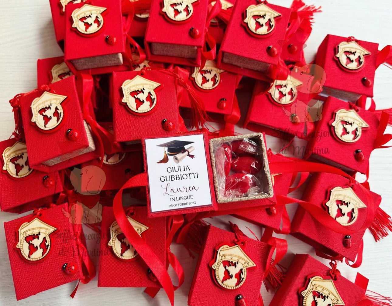 Scatola a forma di libro porta confetti per laurea