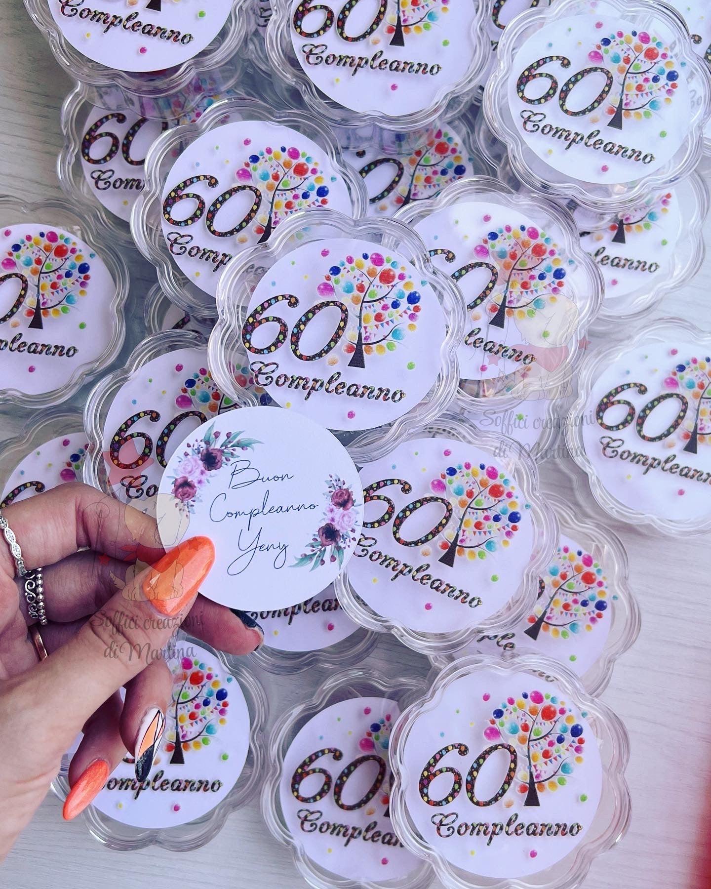 Scatolina in plexiglass con confetti compleanno
