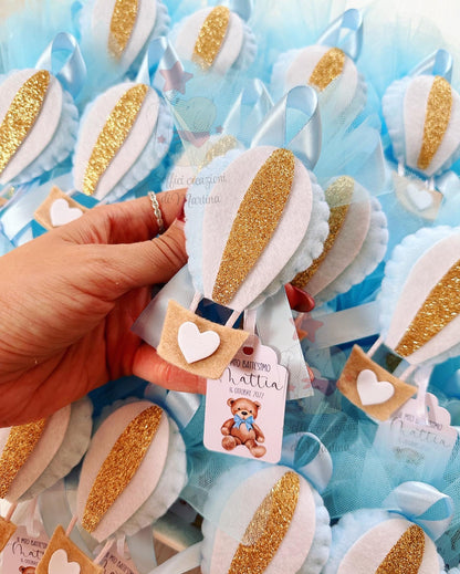 Bomboniera con confetti con mini mongolfiera calamita o portachiavi 