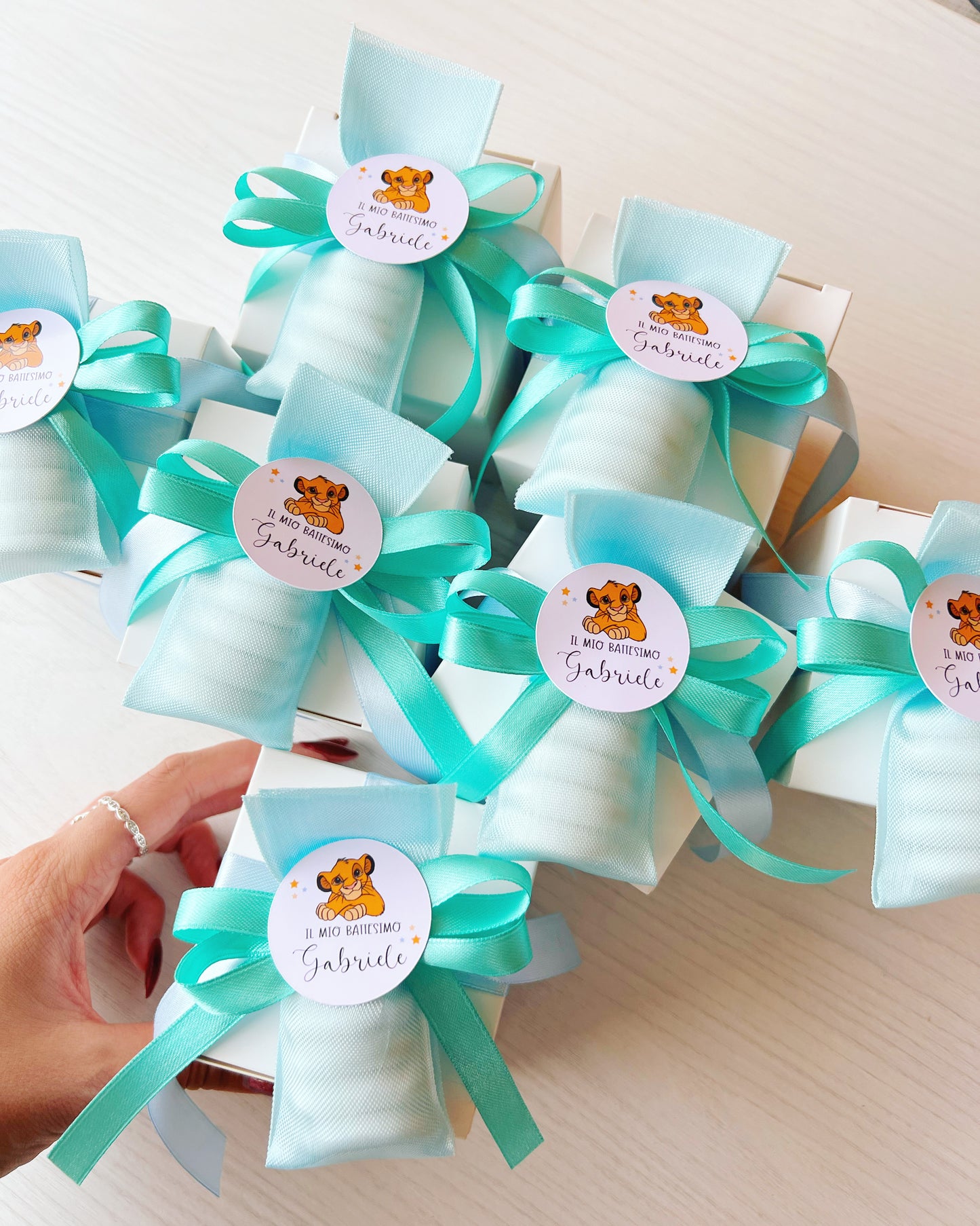 Scatolina per bomboniera con confetti 